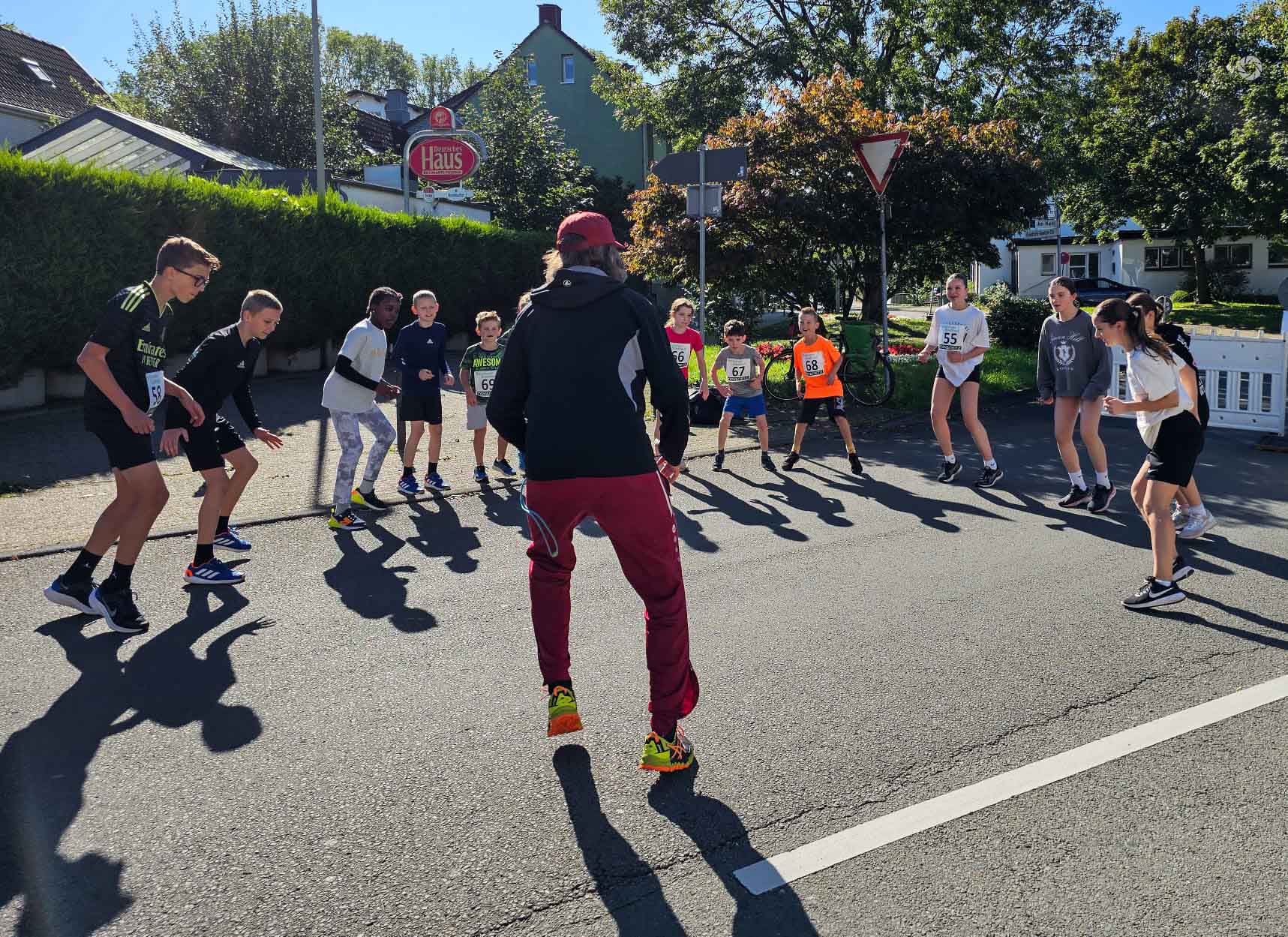 Burscheider 800m Lauf23 aufwaermen